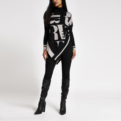 RI Petite - Zwarte hoogsluitende pullover cape met print