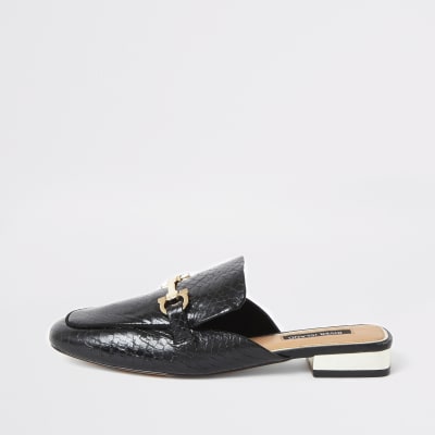 Zwarte leren loafers met open hiel en gespdetail
