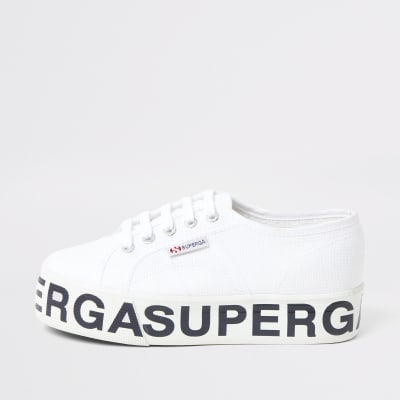 Superga – Weiße Sneaker mit Plateauabsatz