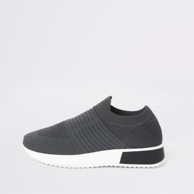 Dunkelgraue Laufschuhe