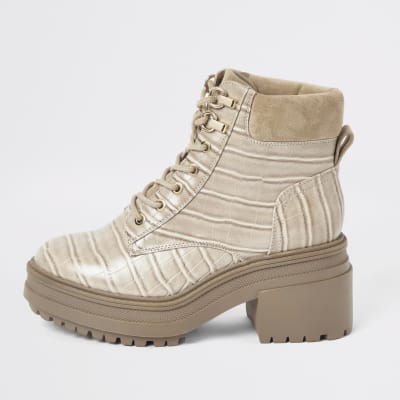 Beige, grobe Schnürstiefel mit Krokmuster