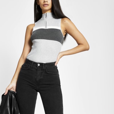 Grijze gebreide top met korte rits en kleurvlakken