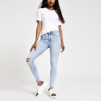 Petite – Molly – Hellblaue Jeggings im Used-Look