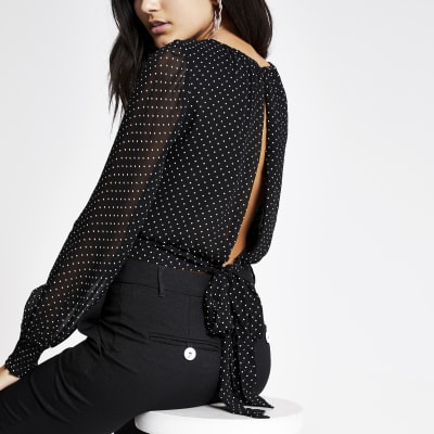 Zwarte teruggebonden crop top met stippen