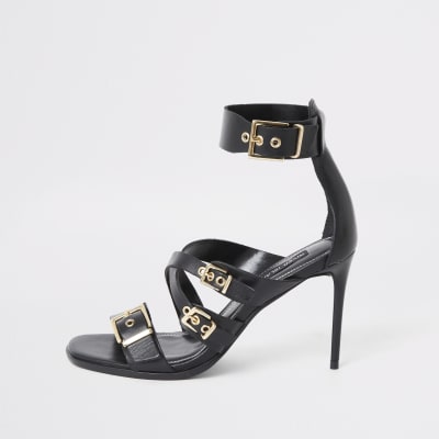 Zwarte leren sandalen met hak en gespen