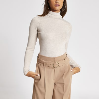 Langärmeliges Strick-Oberteil in Hellbraun mit Rollkragen