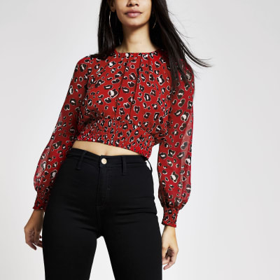 Rotes Oberteil mit Leoparden-Print