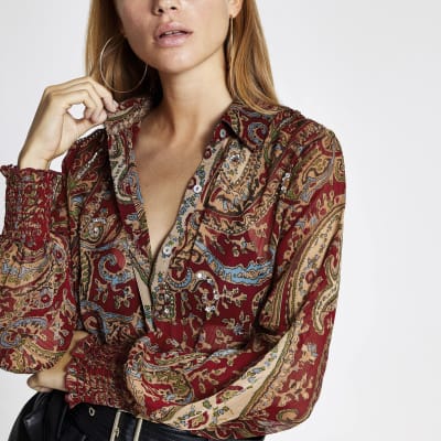 Rood verfraaid doorschijnend overhemd met print en lange mouwen