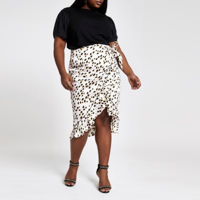 Plus – Schwarzes T-Shirt mit Kontrastärmeln