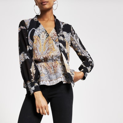 Zwarte blouse met print, strik om hals en doorschijnende mouwen