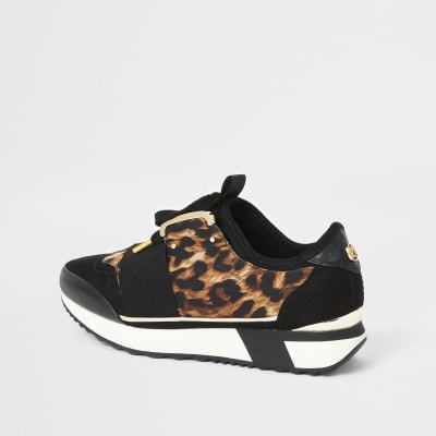 Elastische schwarze Sneaker mit Leoprint