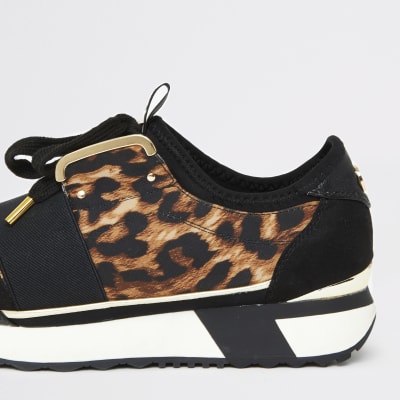 Elastische schwarze Sneaker mit Leoprint