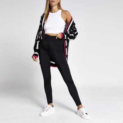 Schwarze Leggings mit hoher Taille