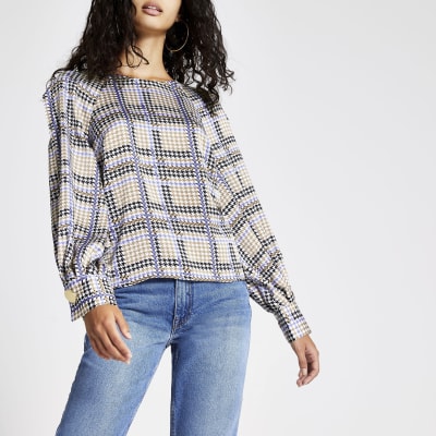 Blauwe geruite top met split in lange mouwen