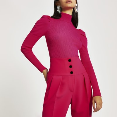 Felroze hoogsluitende top met lange pofmouwen