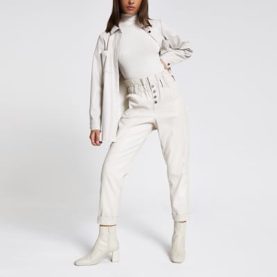 Langärmeliges Strickoberteil in Creme mit Rollkragen