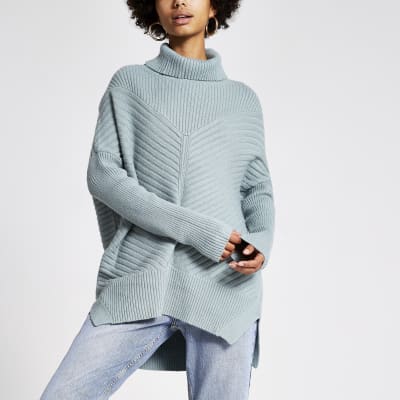 Hellgrüner Rollkragenpullover aus Rippstrick