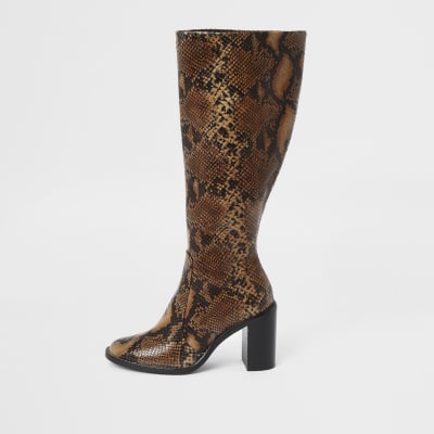 Bottes au genou en cuir marron imprimé serpent