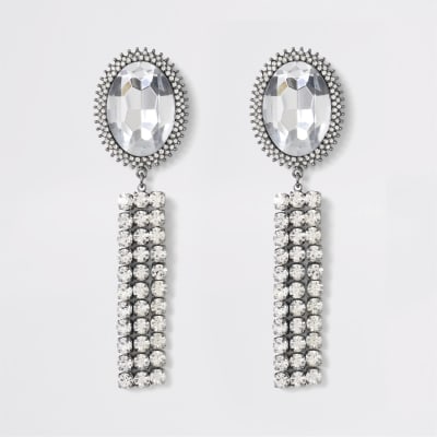 Silberfarbene Hängeohrringe mit Quaste und Schmuckstein