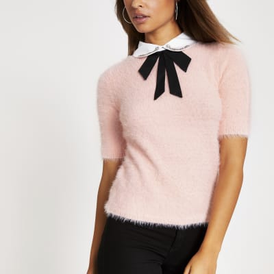 Pinkes, flauschiges Strickoberteil mit strassverziertem Kragen