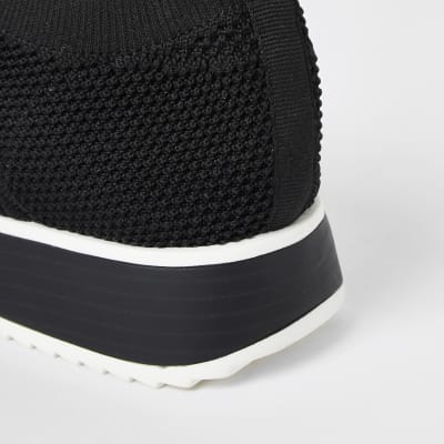 Schwarze, strukturierte Laufschuhe