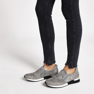 Perforierte Sneaker in Grau