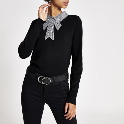 Zwarte top met pied-de-poule verfraaide kraag