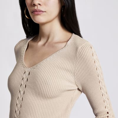 Pullover in Creme im V-Ausschnitt