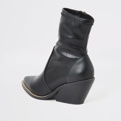 Schwarze Stiefel im Westernstil mit Absatz und weiter Passform