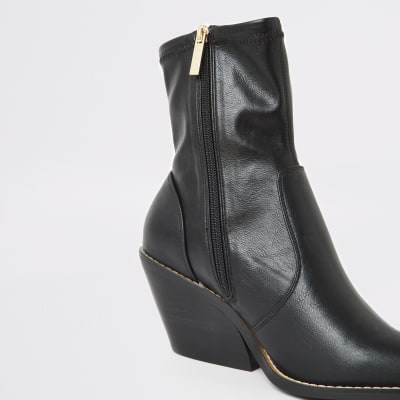 Schwarze Stiefel im Westernstil mit Absatz und weiter Passform