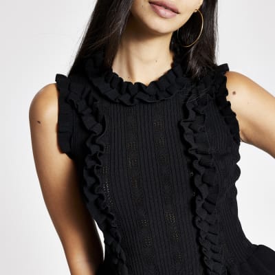 Schwarzes Strickoberteil mit Rüschen