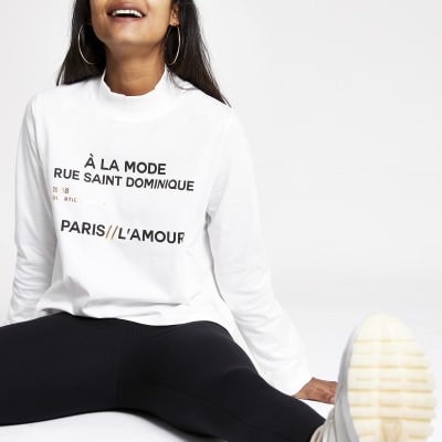 RI Petite - Witte hoogsluitende top met print