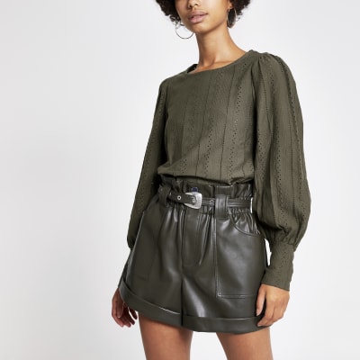 Khaki Bluse mit Puffärmeln und Lochstickerei