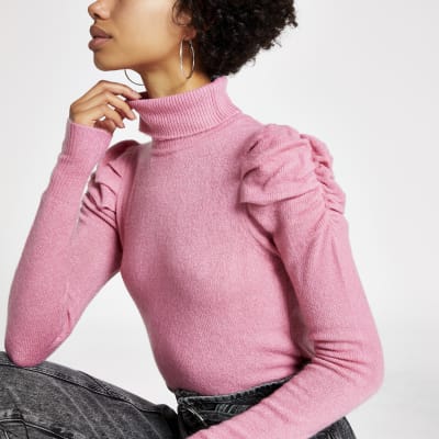 Rosa Rollkragenpullover mit langen Puffärmeln