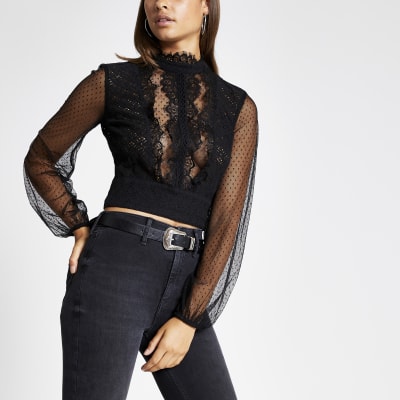 Zwarte kanten crop top met lange doorschijnende mouwen