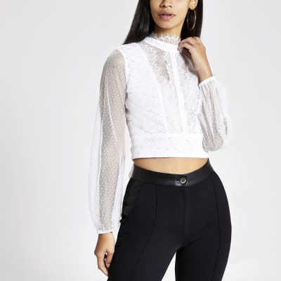 Crèmekleurige kanten crop top met lange doorschijnende mouwen
