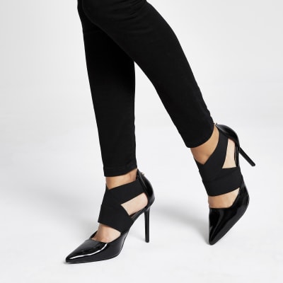 Black elastic strap court shoe
