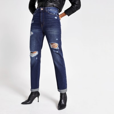 Blaue Mom-Jeans im Used-Look