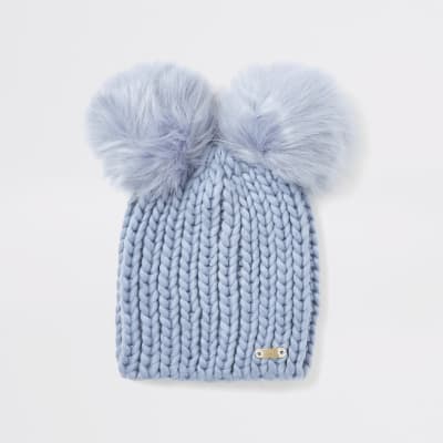 Blaue Beanie-Mütze mit Pompons aus Kunstfell