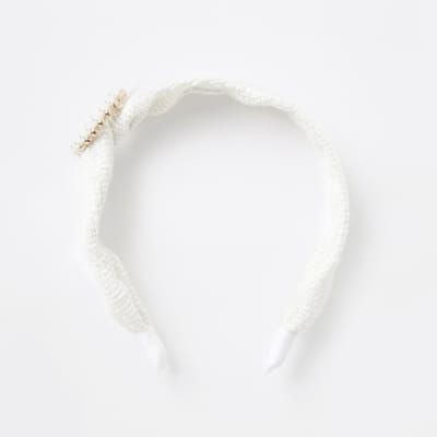 Crème haarband met parels opzij