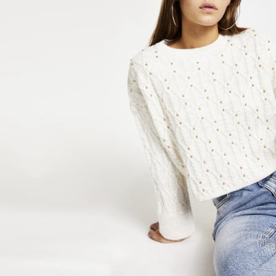 RI Petite - Witte cropped kabeltrui met studs