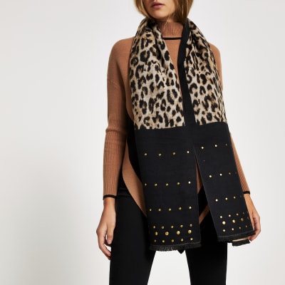 Schwarzer Schal mit Leopardenmuster und Nieten