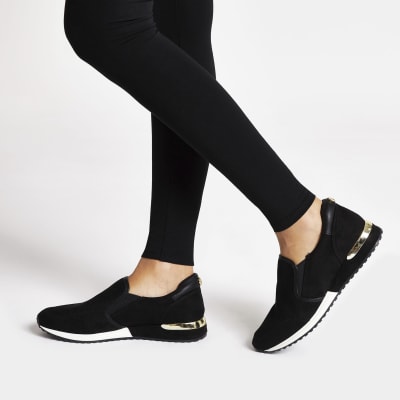 Schwarze, perforierte Laufschuhe