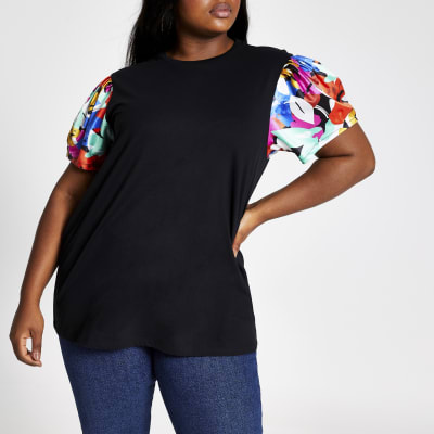 Plus – Schwarzes, geblümtes T-Shirt