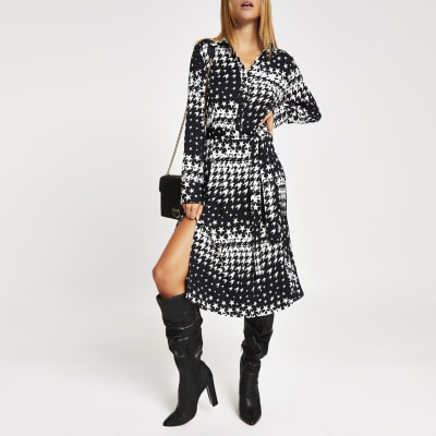 Schwarzes Hemdkleid mit Hahnentrittmuster und Taillenband