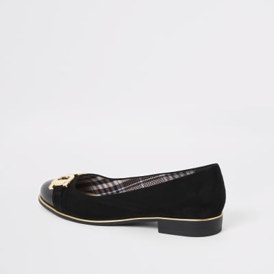 Schwarze Ballerinas mit Trense und breiter Passform