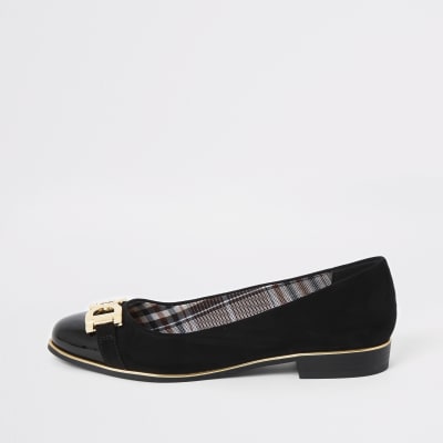 Schwarze Ballerinas mit Trense und breiter Passform