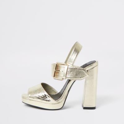 Goudkleurige hakken met reliëf, brede pasvorm en plateauzool