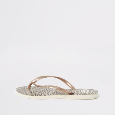 Havaianas – Schmale Flip Flops mit Leopardenmuster