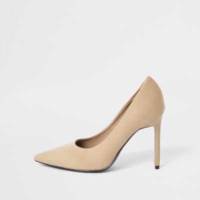 Beige scuba pumps met dunne hak